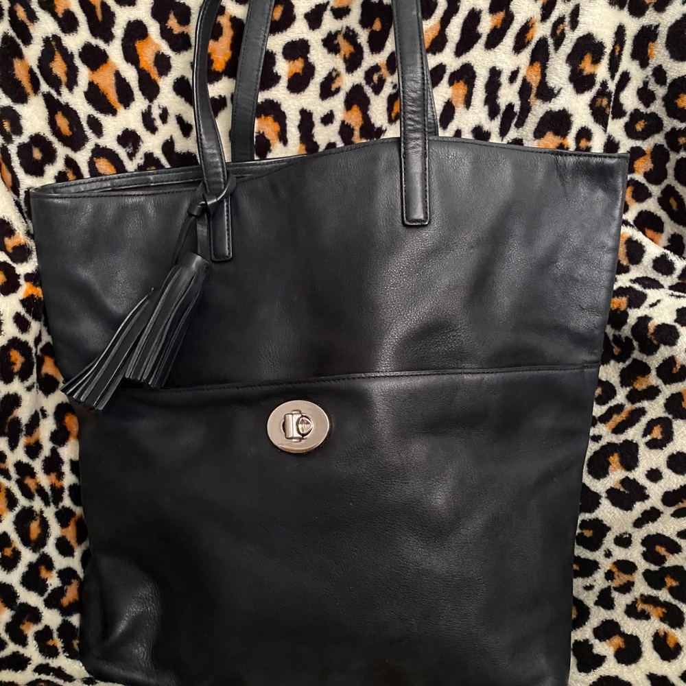Authentic coach purse - Picture 2 of 2